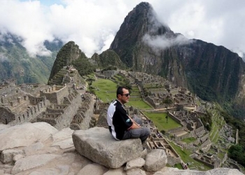 Omurgasında 30 vidayla, dil bilmeden dünya turu yaptı!