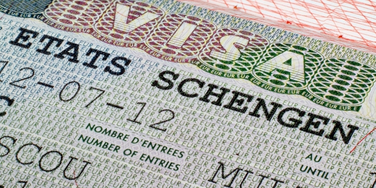 AB Konseyi onayladı... Schengen vizesi artık 80 euro!