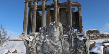 ‘İkinci Efes’ Aizanoi Antik Kenti beyaza büründü!