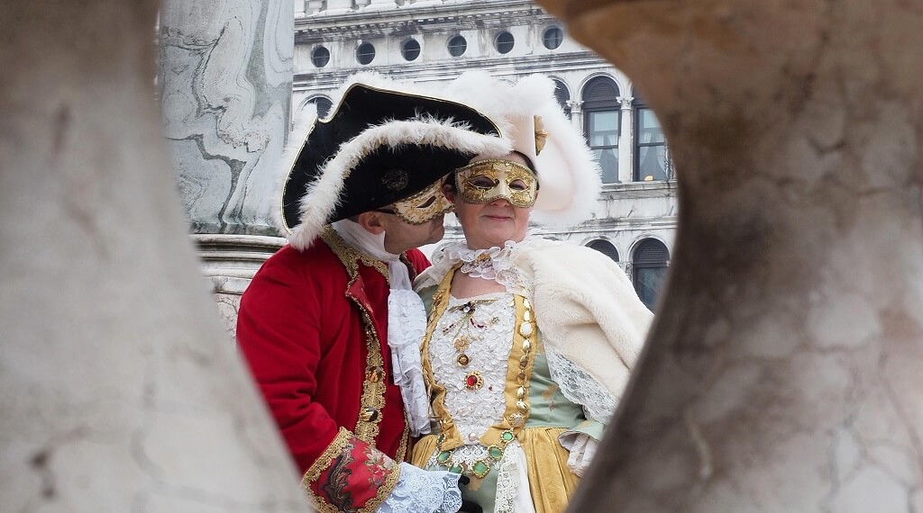 Maske ve kostümlerin festivali İtalya Venedik Karnavalı