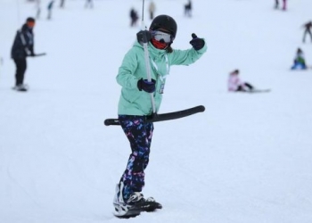 Turistlerin akın ettiği Uludağ Kayak Merkezi’nde işletmecilerin yüzü güldü!