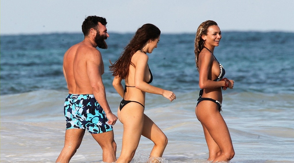 Dan Bilzerian'a Tulum tatilinde kız arkadaşları eşlik ediyor