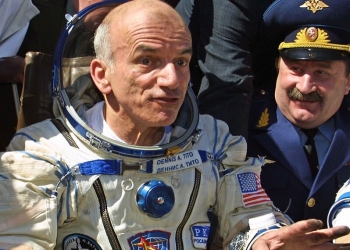 Ruslar iki turist daha uzaya gönderiyor!