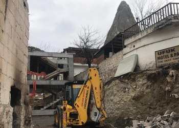 Bakanlığın inşaatını durdurduğu Göreme'deki otelin yıkımına başlandı!