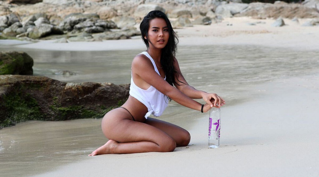Kasa Suda Phuket'te fil ile reklam çekimi yaptı! 2 Kasa Suda Phuket plajlarında reklam çekiyor