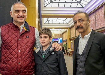 Bakan Ersoy, ailesiyle Organize İşler'i seyretti