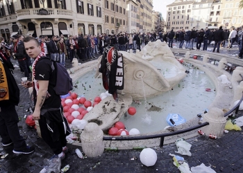 Roma'ya zarar veren turistler kara deftere yazılacak