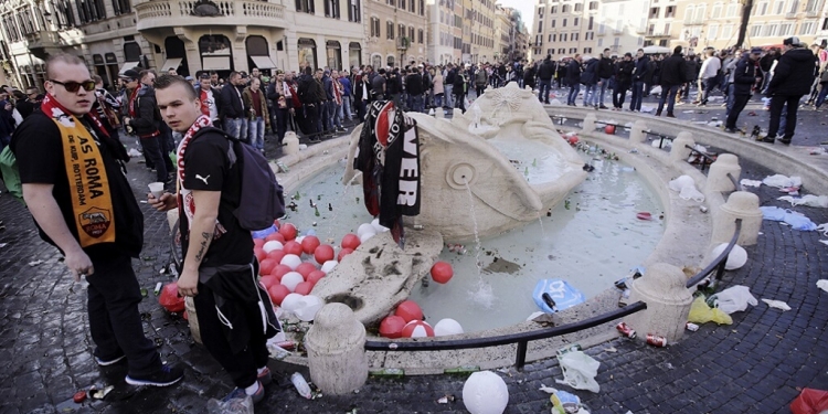 Roma'ya zarar veren turistler kara deftere yazılacak