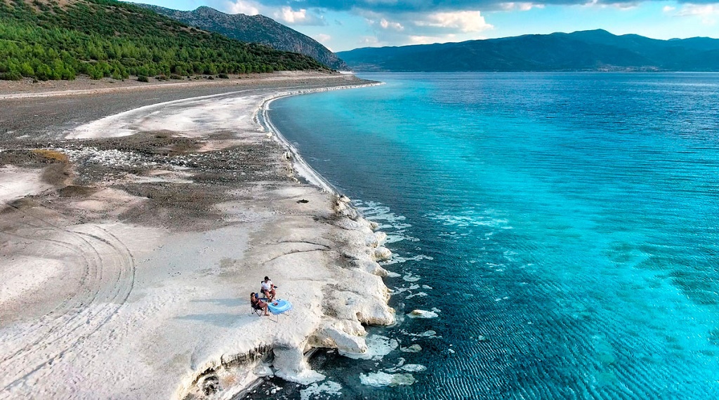 Türkiye'nin Maldivler'i Salda Gölü ve kayak merkezinde hedef 12 ay turizm 5 Salda Gölü'nün turkuaz renkleri büyülüyor