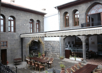 Diyarbakır’ın tarihi evleri restore ediliyor