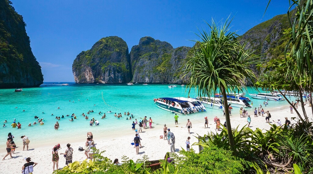 Phi Phi Adası Tayland'ın en çok ziyaret edilen yerlerinden..