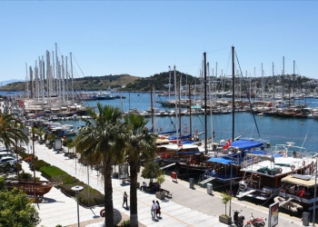 ‘Yüzen oteller’ denizle buluşuyor