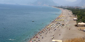 Antalya bayramda 400 bin kişiyi ağırladı