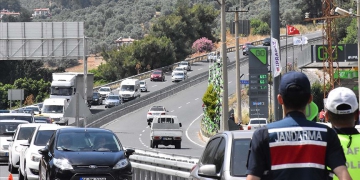 Turizm merkezlerinde bayram yoğunluğu