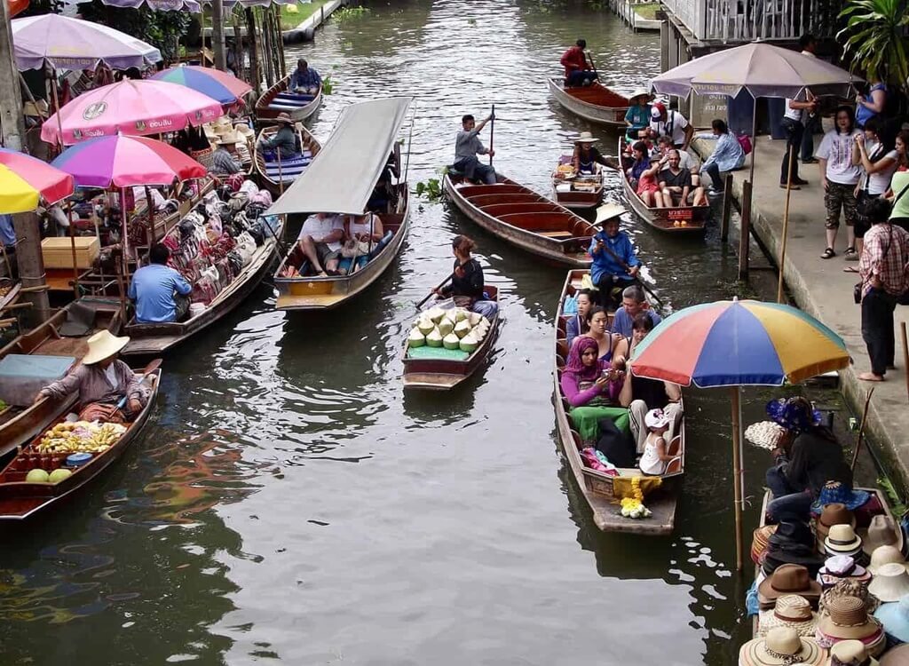 Pattaya'daki yüzen pazar