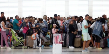 İngiliz turistlerin büyük bölümü ülkesine döndü