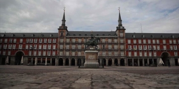 İspanya’da koronavirüsten dolayı olağanüstü hal uzatıldı