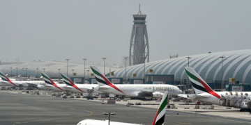 Coronavirüs nedeniyle askıya alınan uçuşların ardından, Emirates ilk yolcu uçuşlarını duyurdu