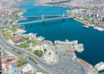 İstanbul'da cadde, meydan, park ve sahiller boş kaldı 5 İstanbul’da cadde, meydan, park ve sahiller boş kaldı