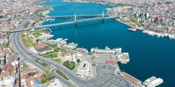 İstanbul’da cadde, meydan, park ve sahiller boş kaldı