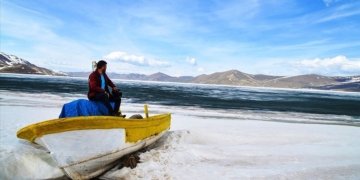 Saklı cennet Balık Gölü’nde buzlar eriyor
