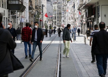 İstiklal Caddesi’nde maske zorunluluğu ve 3 metre mesafe kuralı