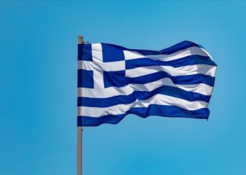 Coronavirüs salgınını aldığı sıkı önlemlerle başarılı yöneten Yunanistan, uçuşlarla turistlere kapılarını açıyor.