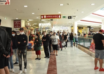 Hayat normale dönüyor: Avusturya’da kuaför ve alışveriş merkezleri yeniden açıldı