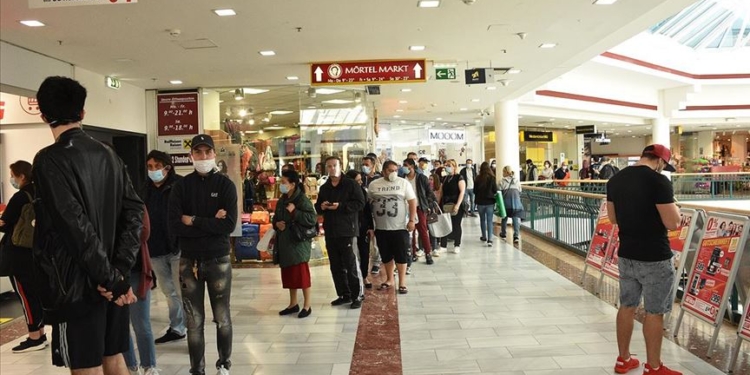 Hayat normale dönüyor: Avusturya’da kuaför ve alışveriş merkezleri yeniden açıldı 1 2AE452B1 07B7 47CA 9908 6D6D6251D630