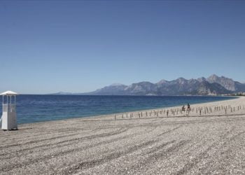 Antalya’da sosyal mesafeli deniz keyfi 11 Antalya’da sosyal mesafeli deniz keyfi