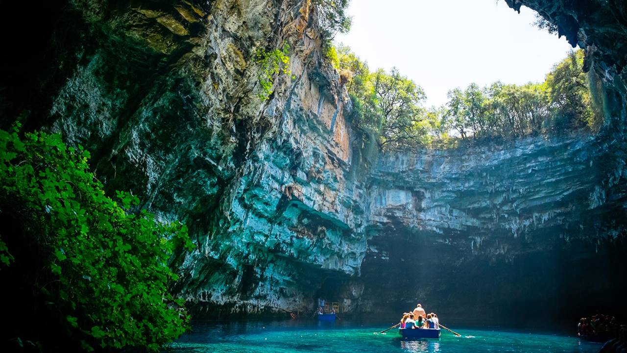 Kefalonya Gezilecek Yerler: Melissani Mağarası