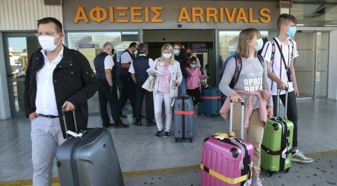 Turistler Yunanistan'a gelmeye başladı
