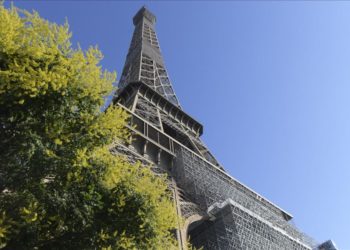 Eyfel Kulesi yeniden turizme açıldı