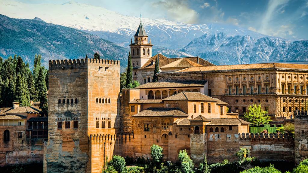 Granada'da Nerede Kalınır? Granada Otel Rehberi 4 Granada'daki El Hamra Sarayı / Granada'da Nerede Kalınır?