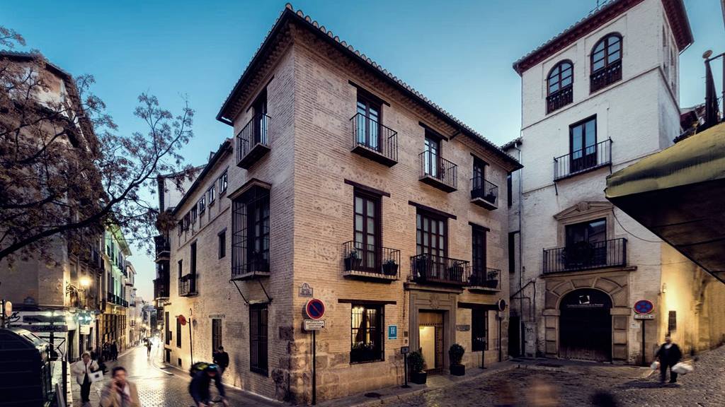 Granada'da Nerede Kalınır? Granada Otel Rehberi 8 Granada'da Nerede Kalınır? Her Bütçeye Göre Oteller