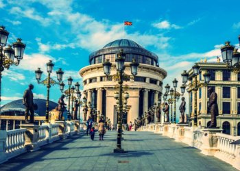 Makedonya Uçakla Kaç Saat?