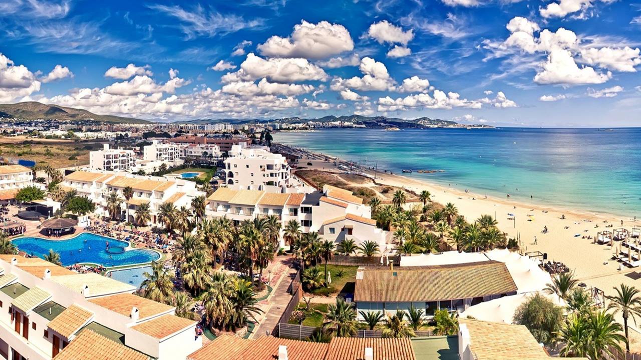 Playa d'en Bossa - İbiza