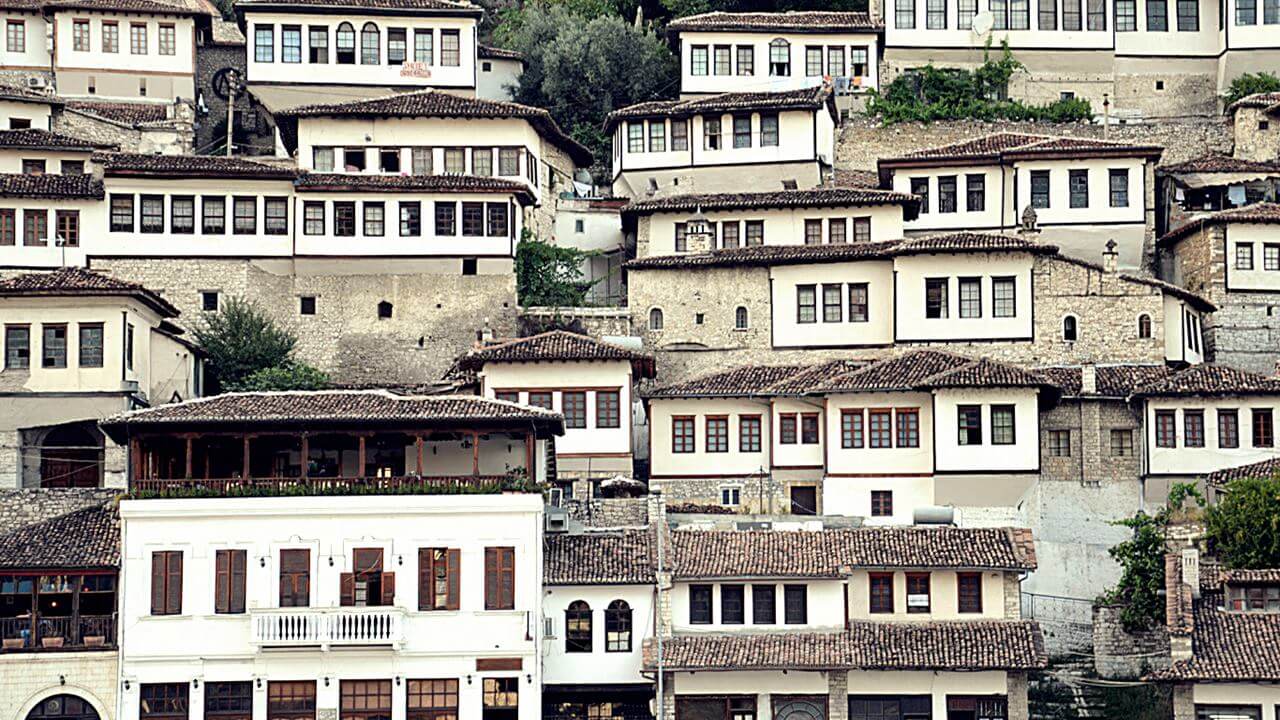 Arnavutluk Gezilecek Yerler Listesi: Arnavutluk Gezi Rehberi 8 Arnavutluk Gezilecek Yerler: Berat