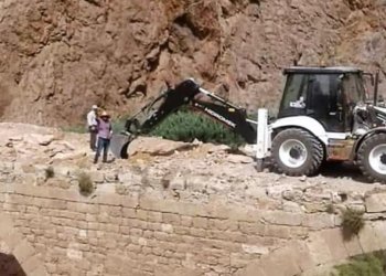 Tarihi Köprüye Kepçeyle Restorasyon!