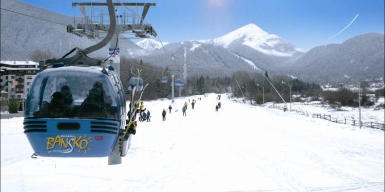 Pirin Milli Parkı'nın anıtsal zirvelerinin gölgesinde bulunan Bansko, Bulgaristan'ın en iyi kayak merkezidir.