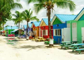 Dalgalarla sörf ve macera dolu bir balayı bölgesi, Barbados