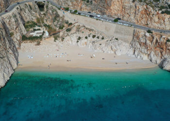 Kasım ayında Kaputaş Plajı ‘nda deniz keyfi