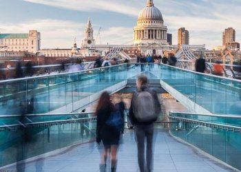 AB’de turizm yarıya indi