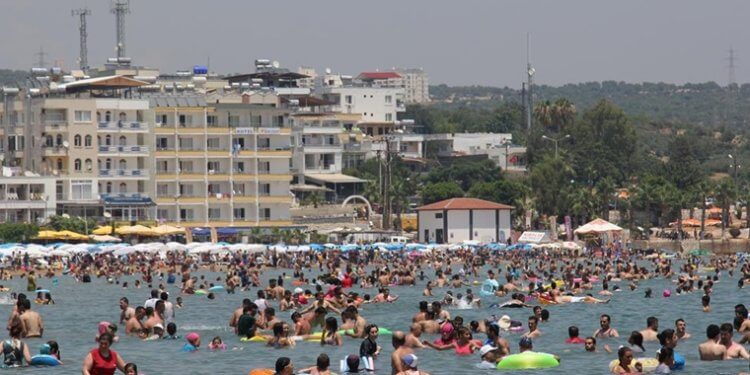 Zor günler yaşayan turizm sektörü 2021 sezonunu nasıl geçirecek