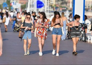 The Times’tan Türkiye analizi: Covid-19’a karşı turizm çalışanlarını aşılama yarışı