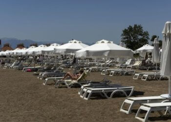 ‘Turizm sektörü 15 milyar dolarlık borç yükü altında’