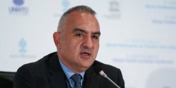Turizm sezonu ne zaman açılacak? Bakan Ersoy’dan flaş açıklama…