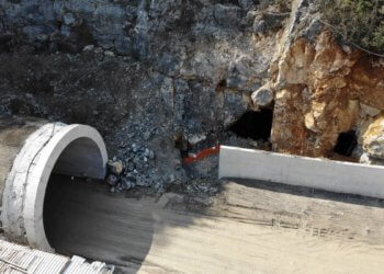 Tünel inşaatında mağara ortaya çıktı