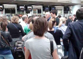 İstanbul’da mahsur kalan Rus turistler için tahliye uçuşu talebi