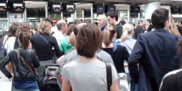 İstanbul’da mahsur kalan Rus turistler için tahliye uçuşu talebi